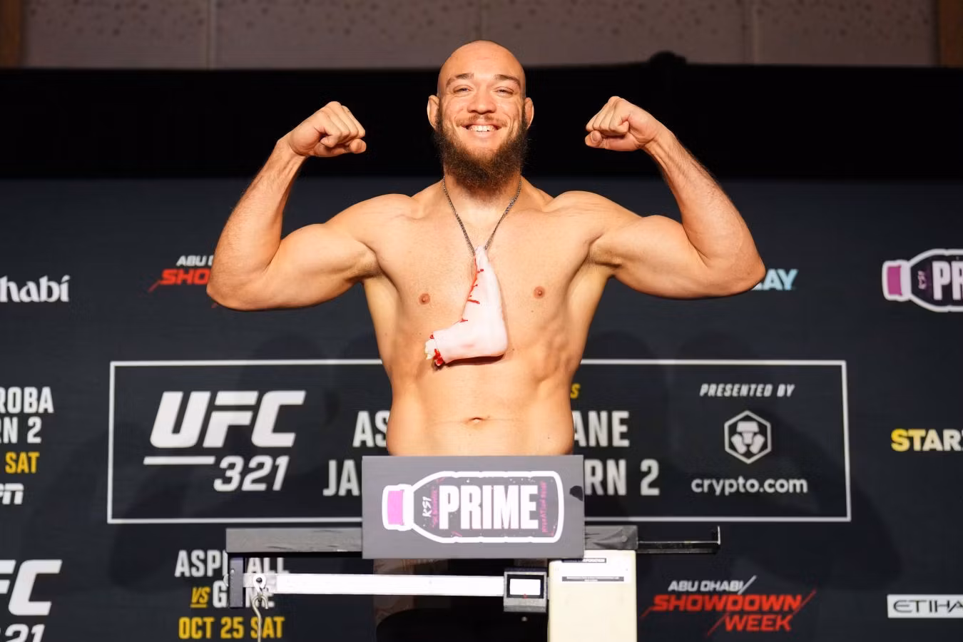 Уокер одержал пятую подряд победу в UFC приёмом